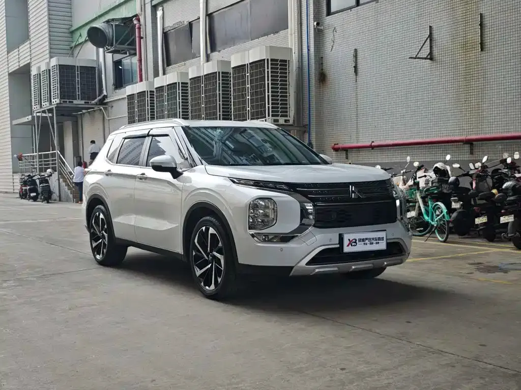Mitsubishi Outlander 2023 из CN, фото 7