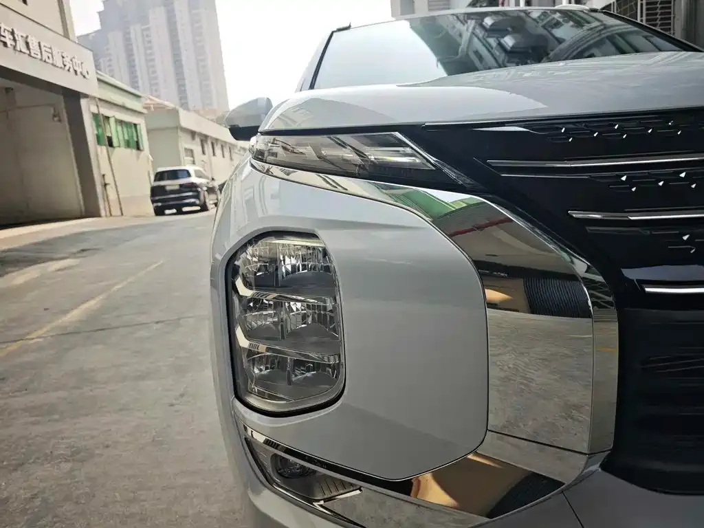 Mitsubishi Outlander 2023 из CN, фото 2