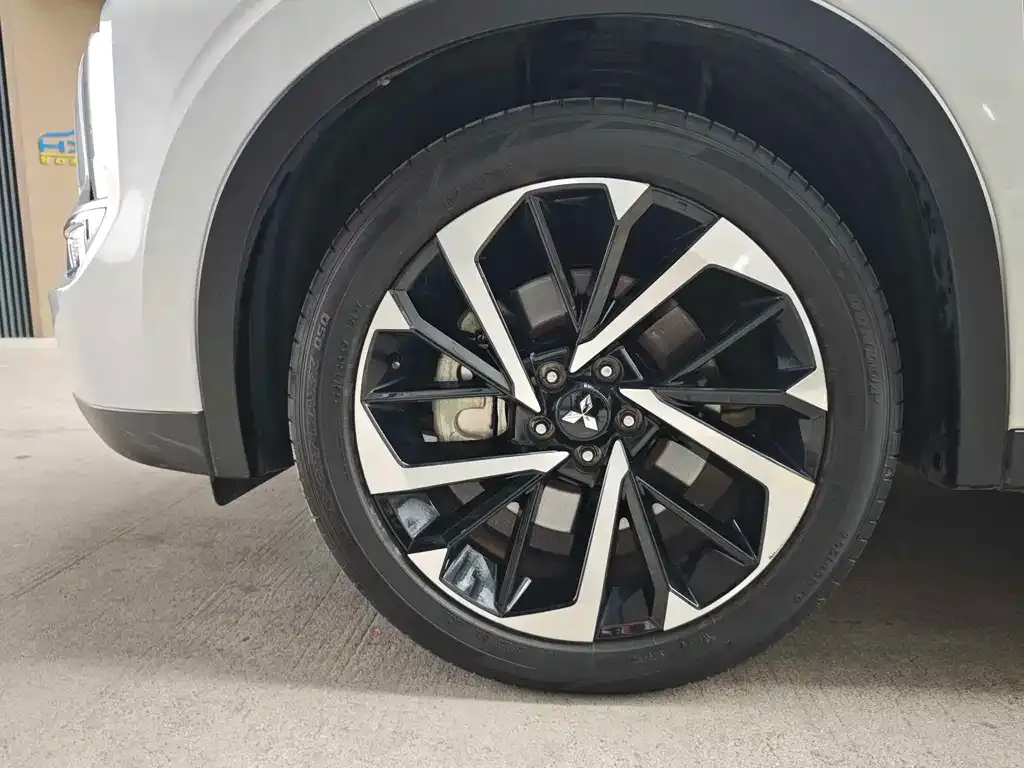 Mitsubishi Outlander 2023 из CN, фото 3