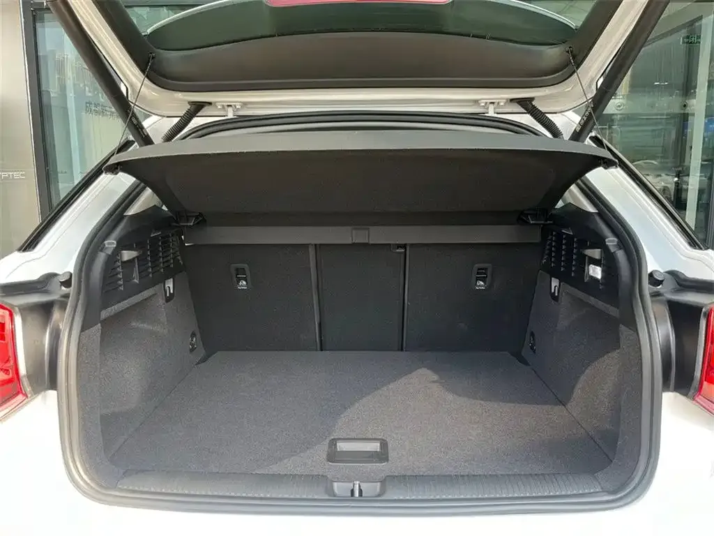 Audi Q2L 2024 из CN, фото 8
