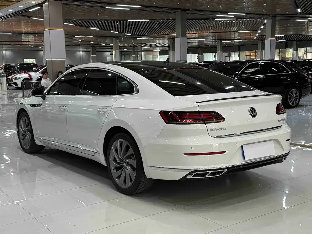 Volkswagen CC 2023 из CN, фото 9