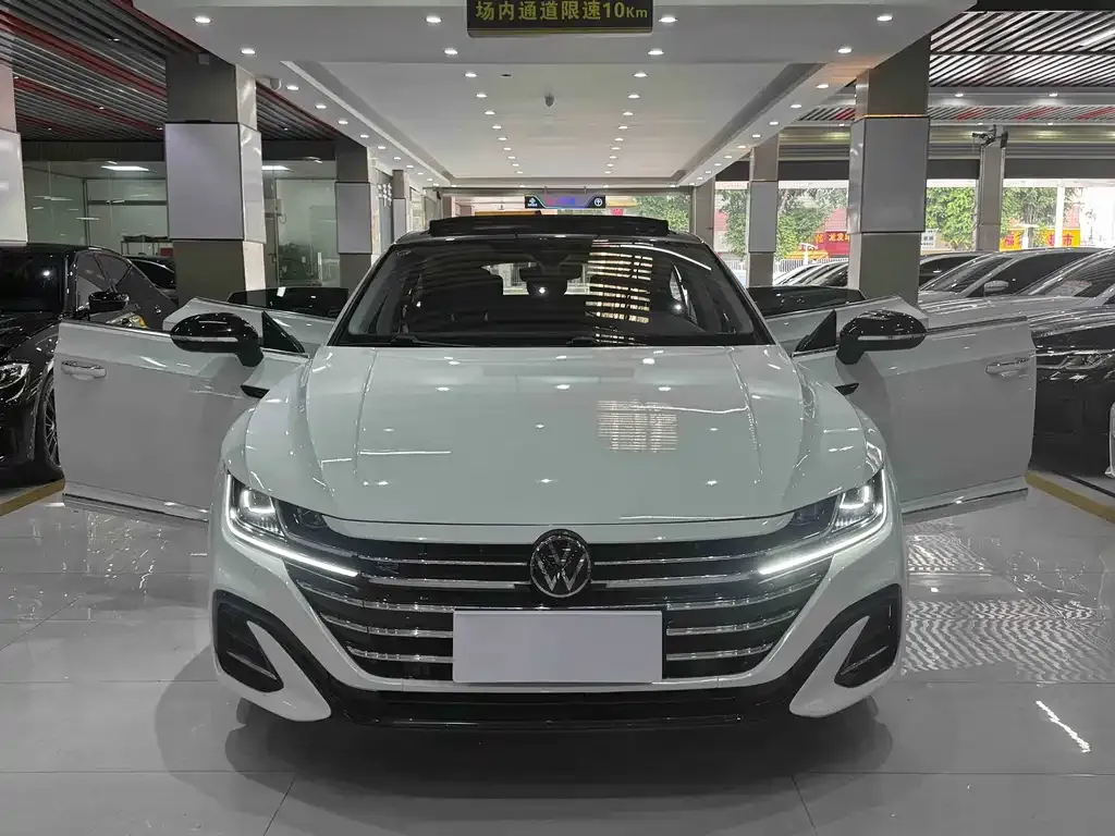 Volkswagen CC 2023 из CN, фото 10