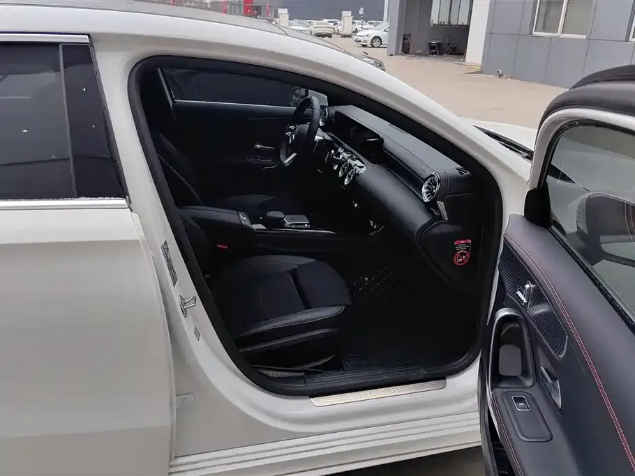 Mercedes-Benz A-Class 2023 из CN, фото 7