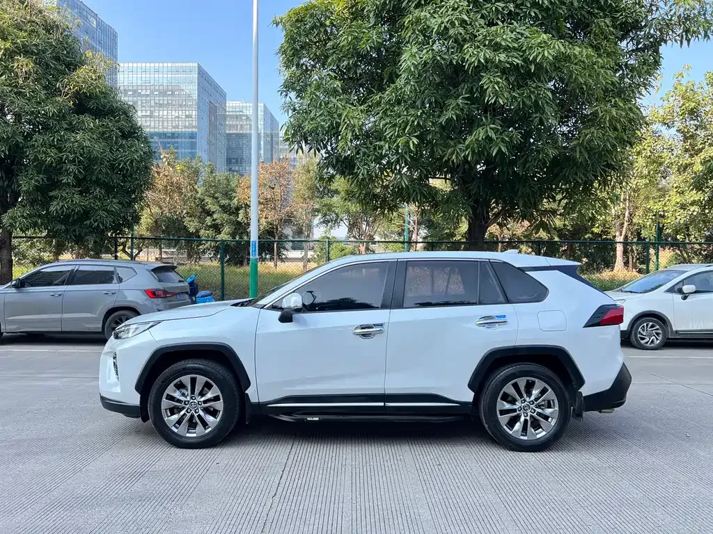Toyota Wildlander 2022 из CN, фото 5