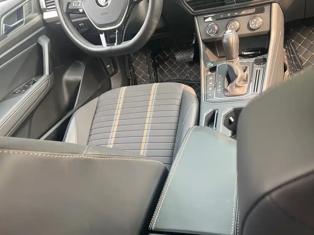 Volkswagen Lavida 2023 из CN, фото 2
