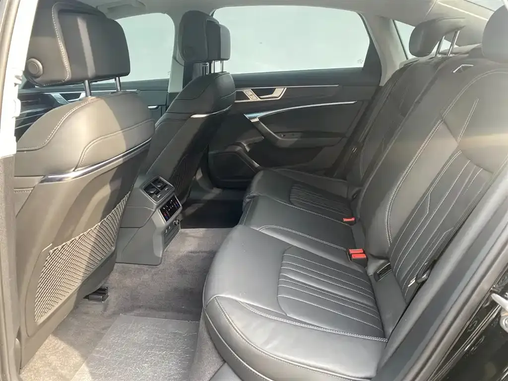 Audi A6L 2023 из CN, фото 5