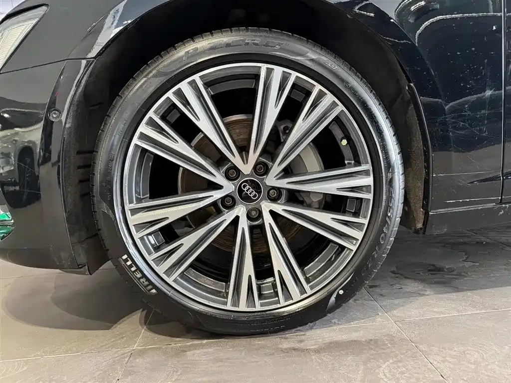 Audi A6L 2023 из CN, фото 6