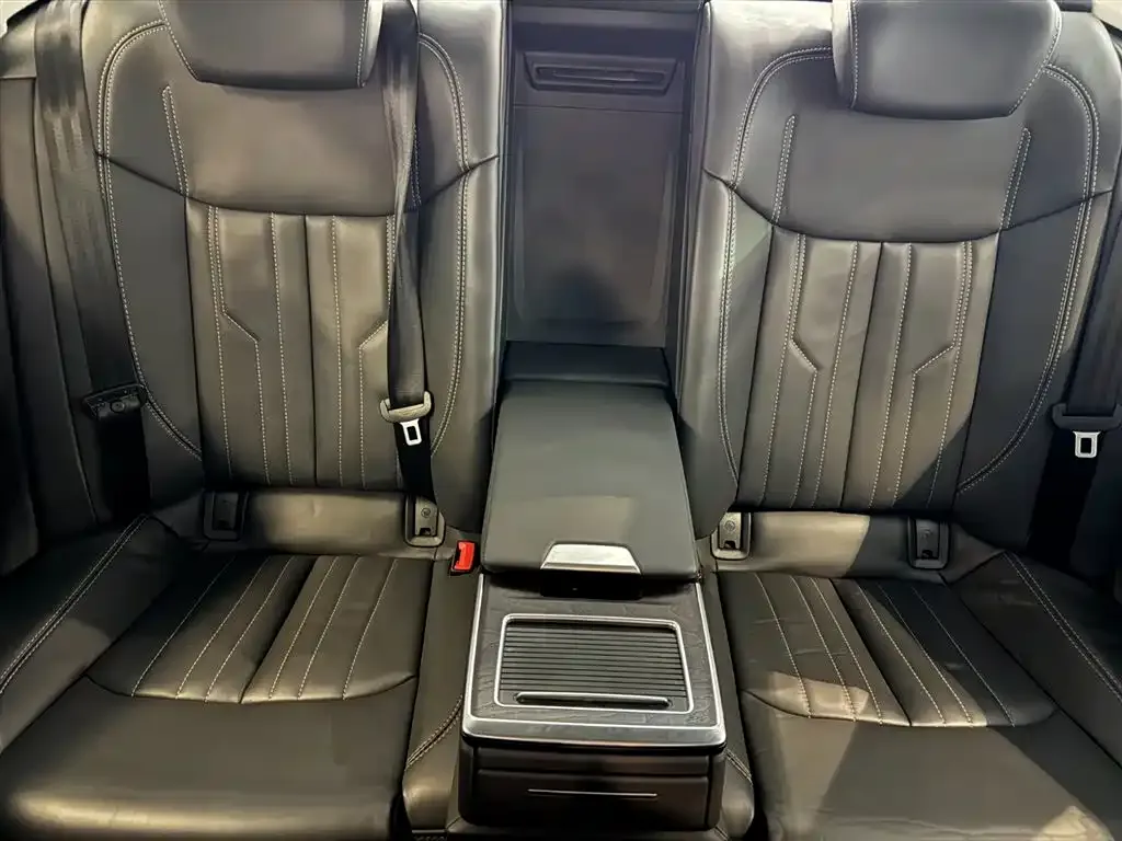 Audi A6L 2023 из CN, фото 3