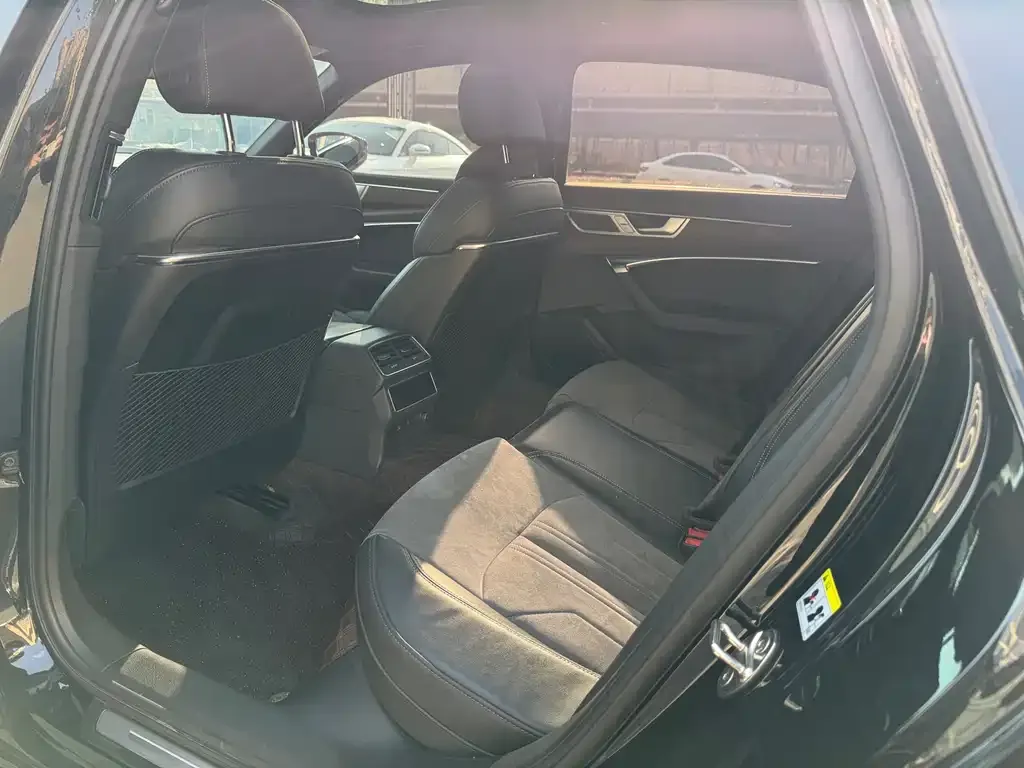 Audi A6L 2023 из CN, фото 2