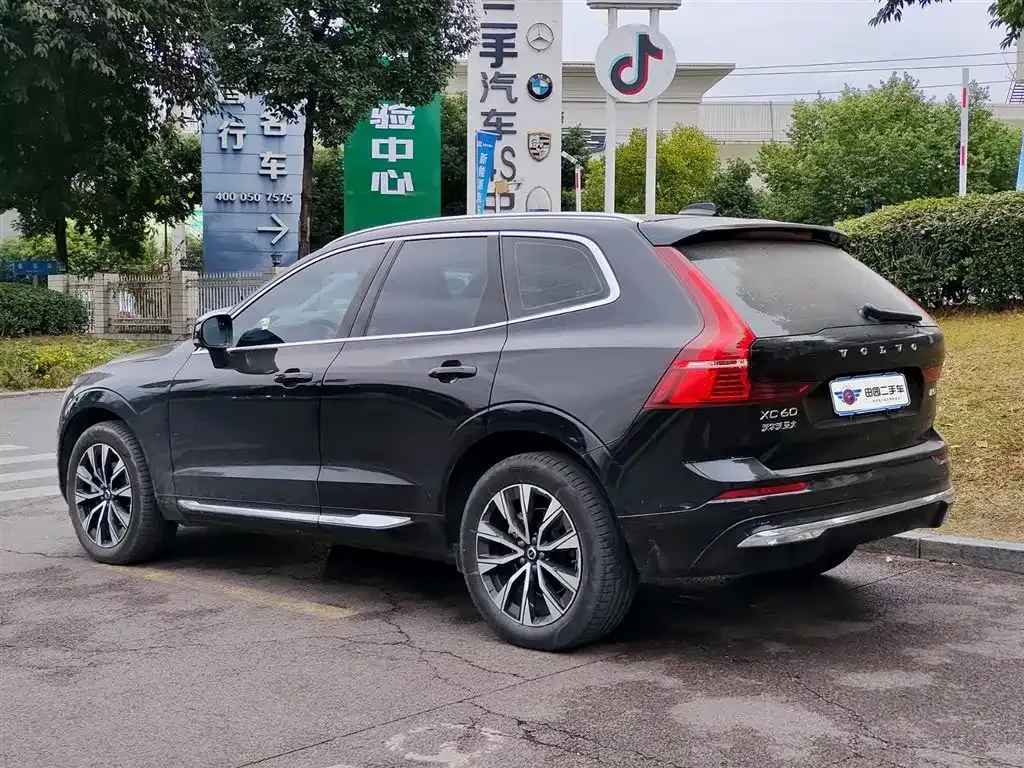 Volvo XC60 — фото 10