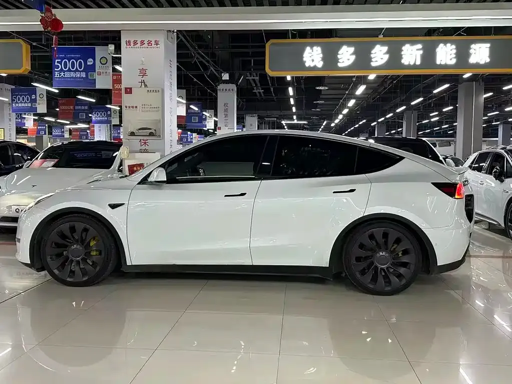Tesla Model Y — фото 6