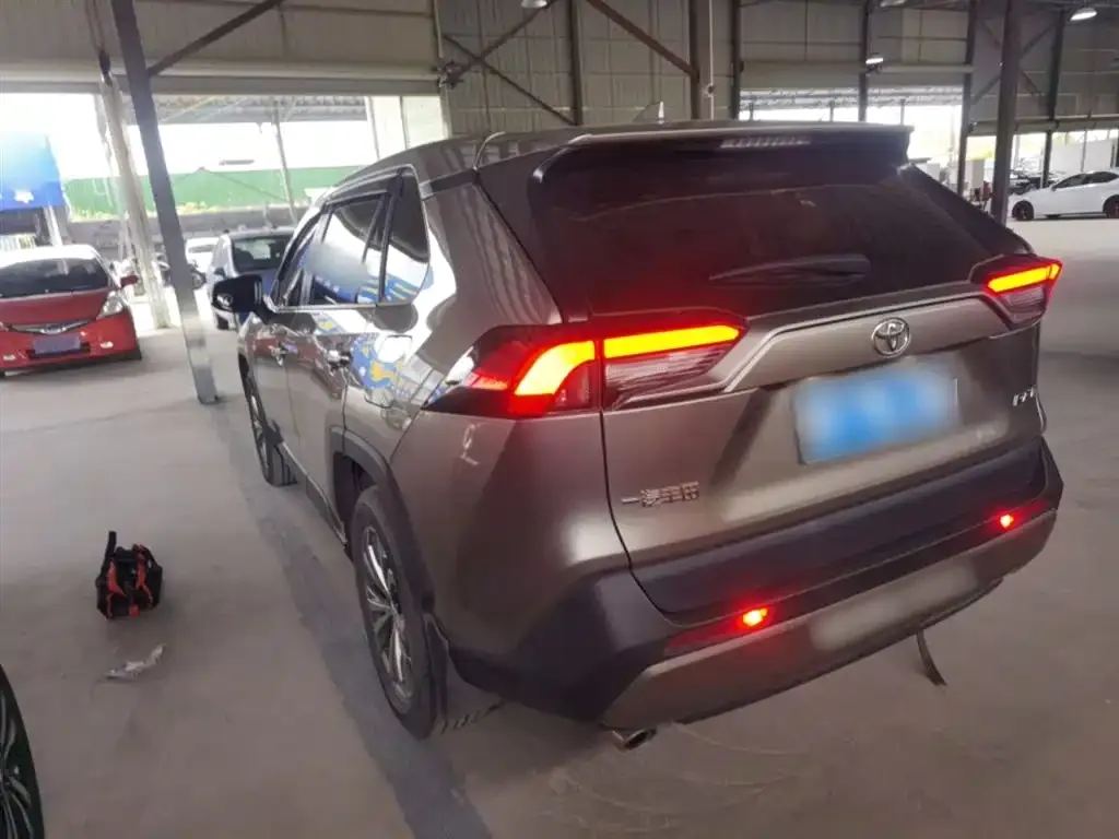 Toyota RAV4 2024 из CN, фото 8
