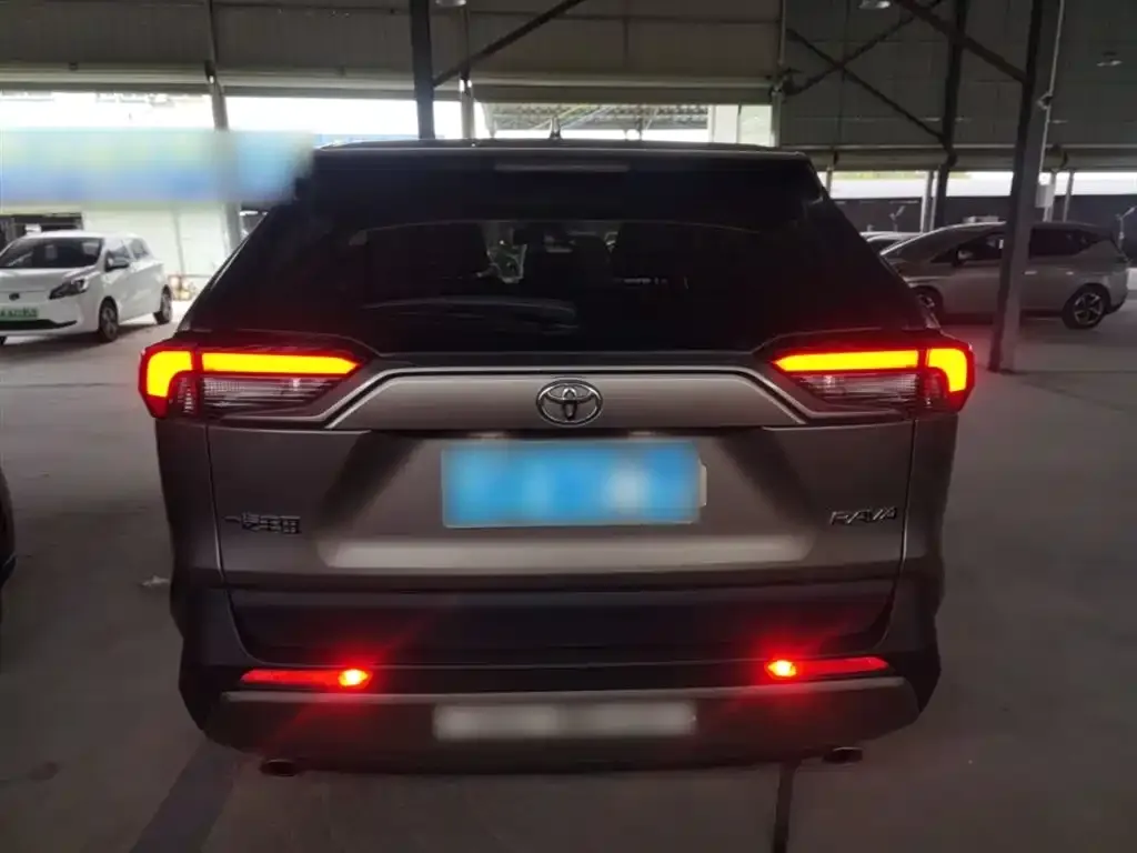 Toyota RAV4 2024 из CN, фото 2