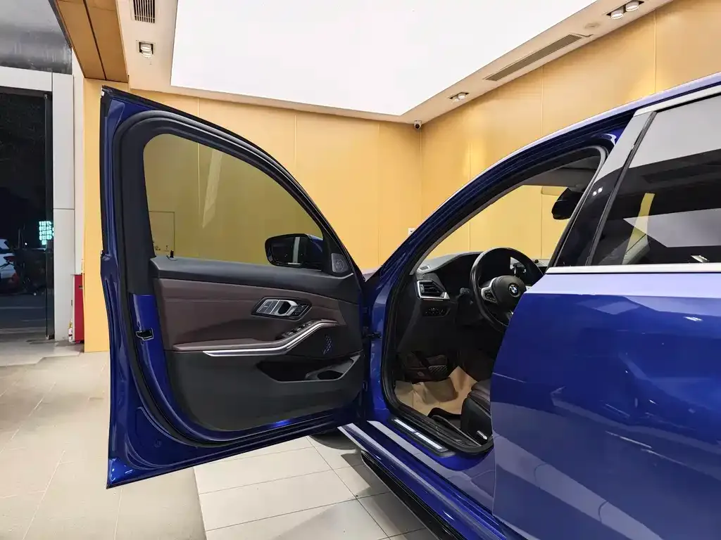 BMW 3 Series 2022 из CN, фото 8