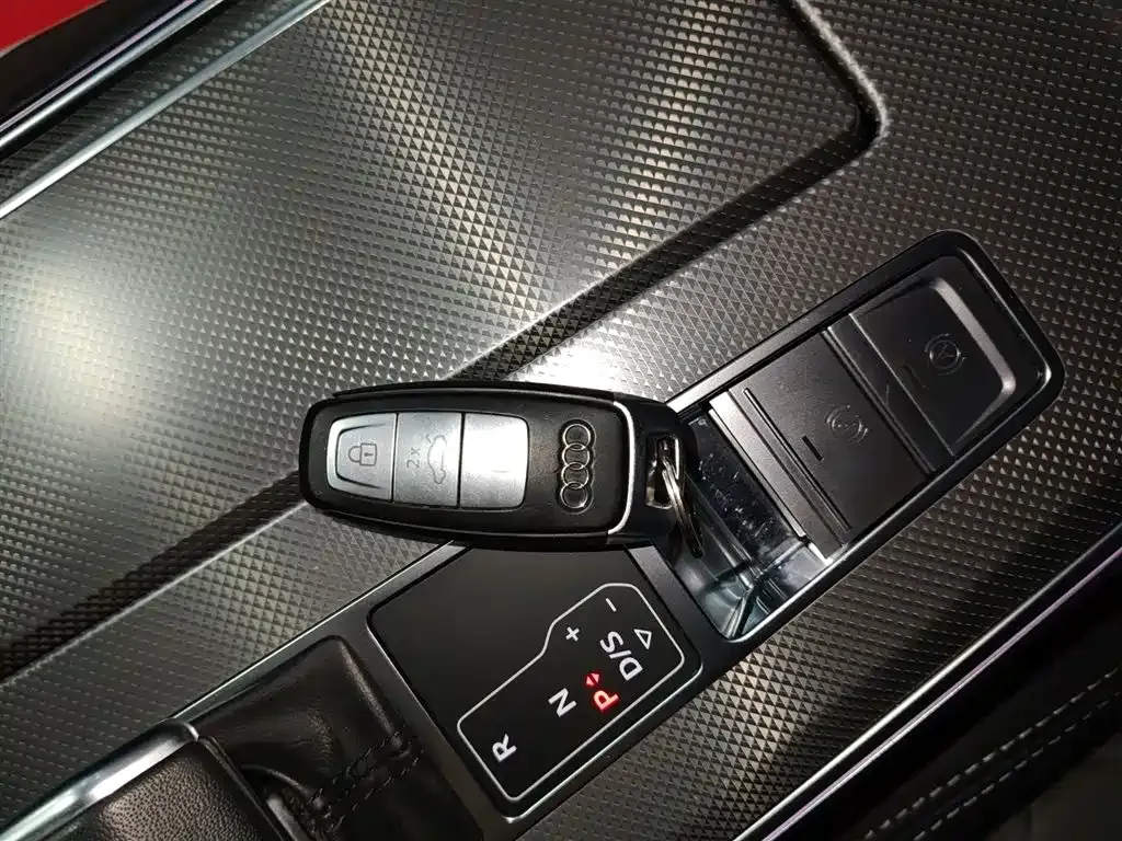 Audi A6L 2023 из CN, фото 10