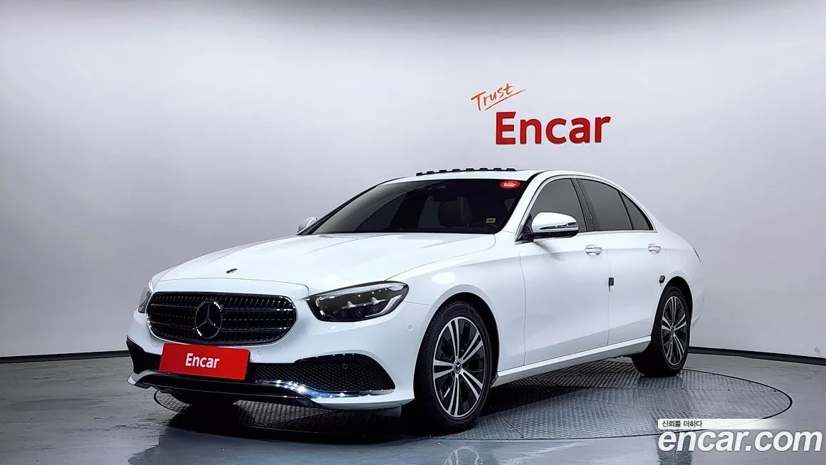 Mercedes-Benz E-Class — фото 1