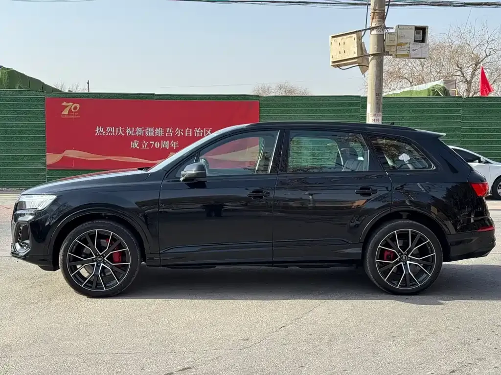 Audi Q7 2025 из CN, фото 7
