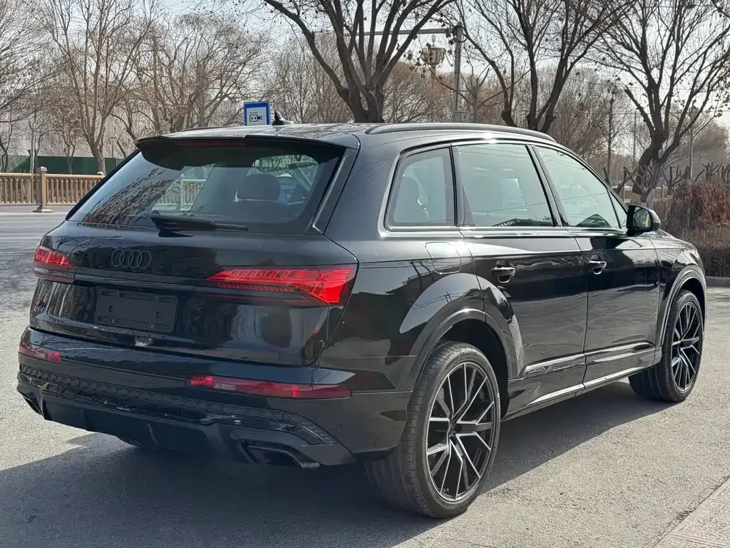 Audi Q7 2025 из CN, фото 10