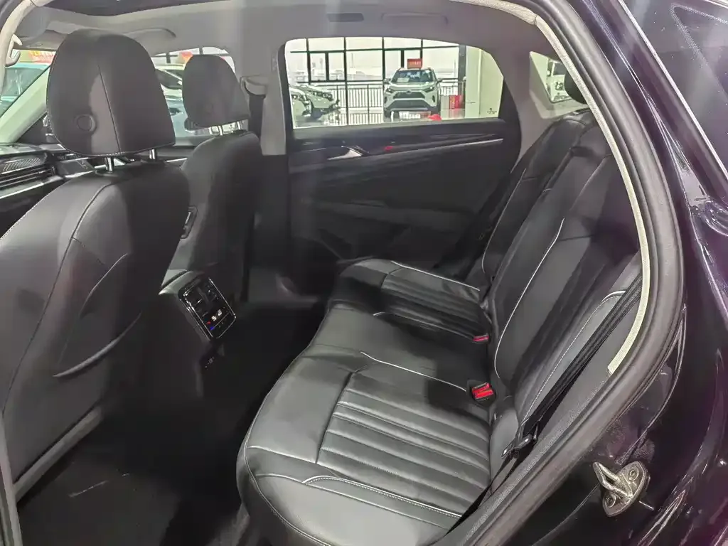 Volkswagen Passat 2023 из CN, фото 7