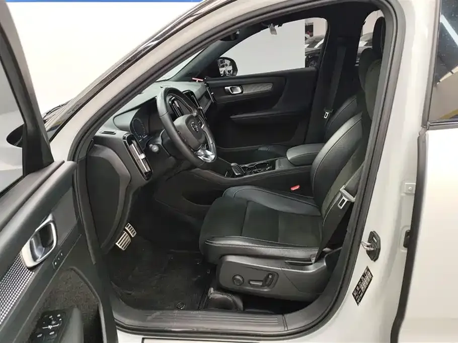 Volvo XC40 2021 из CN, фото 5
