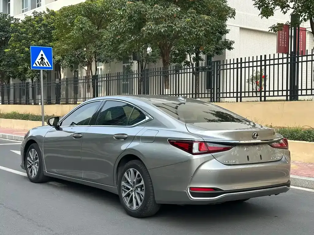 Lexus ES 2023 из CN, фото 10
