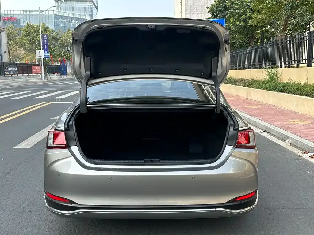 Lexus ES 2023 из CN, фото 7