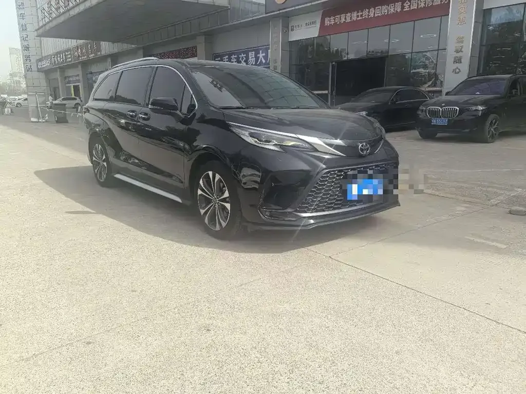 Toyota Granvia — фото 6