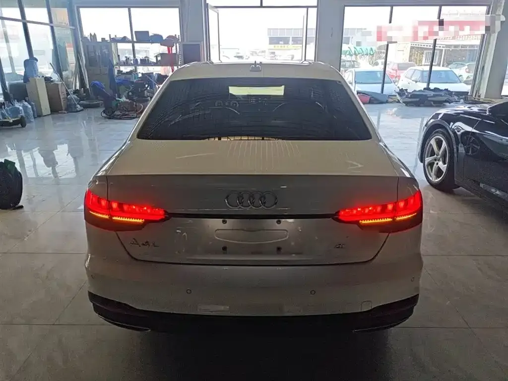 Audi A4L 2024 из CN, фото 8