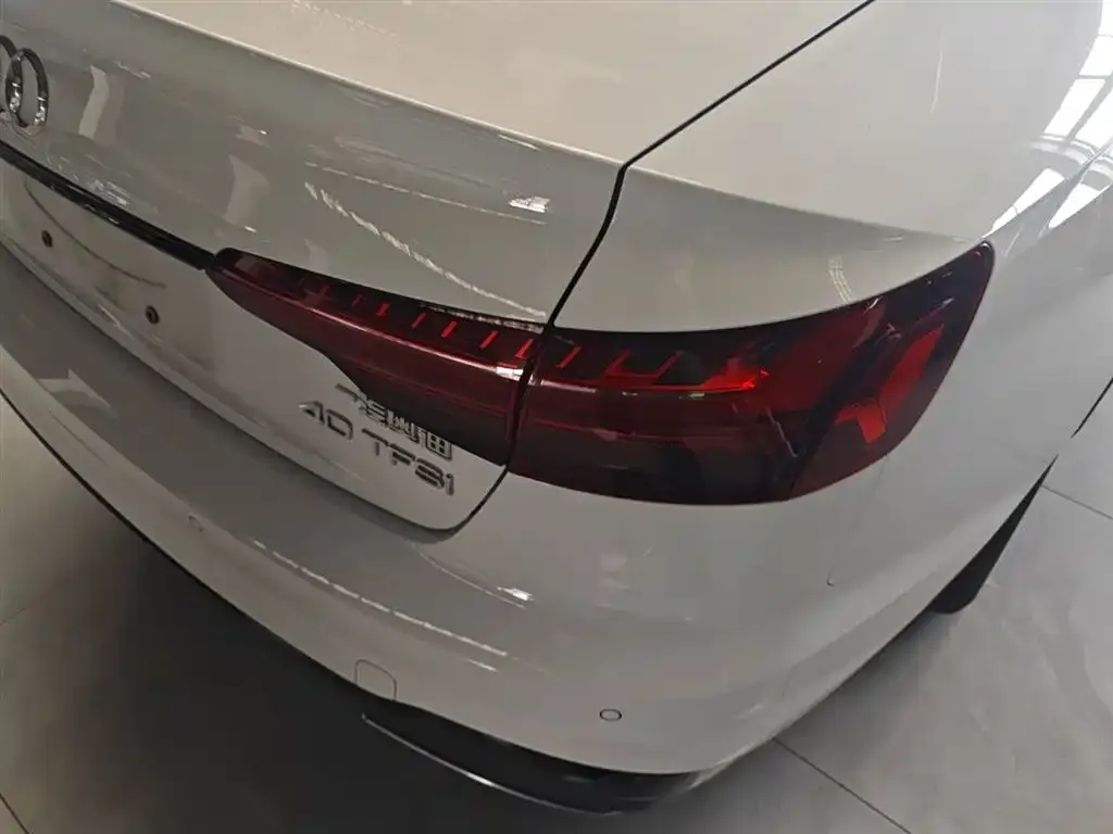 Audi A4L 2024 из CN, фото 2