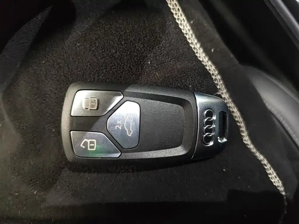 Audi A4L 2024 из CN, фото 3