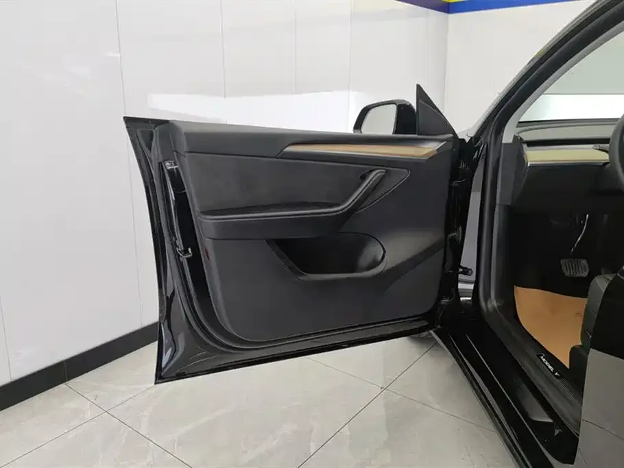 Tesla Model Y 2023 из CN, фото 5