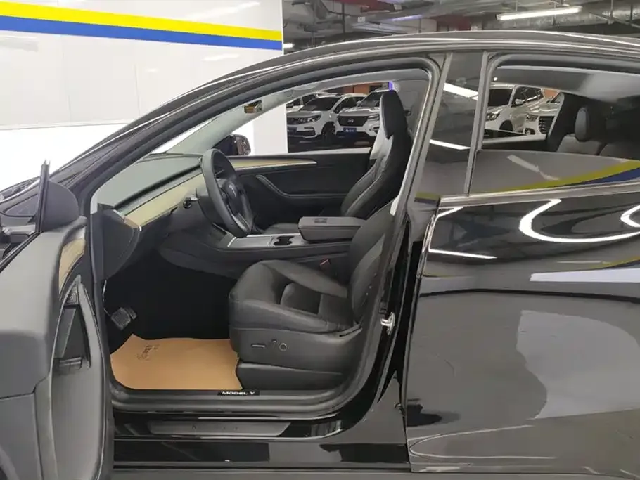 Tesla Model Y 2023 из CN, фото 8