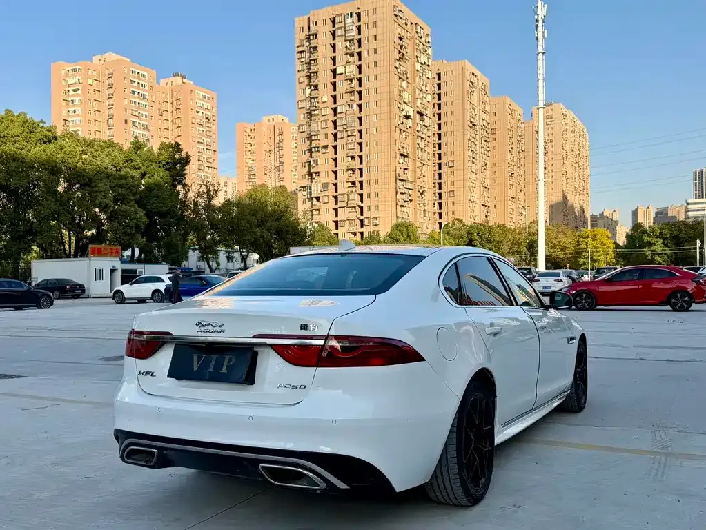 Jaguar XFL 2022 из CN, фото 10