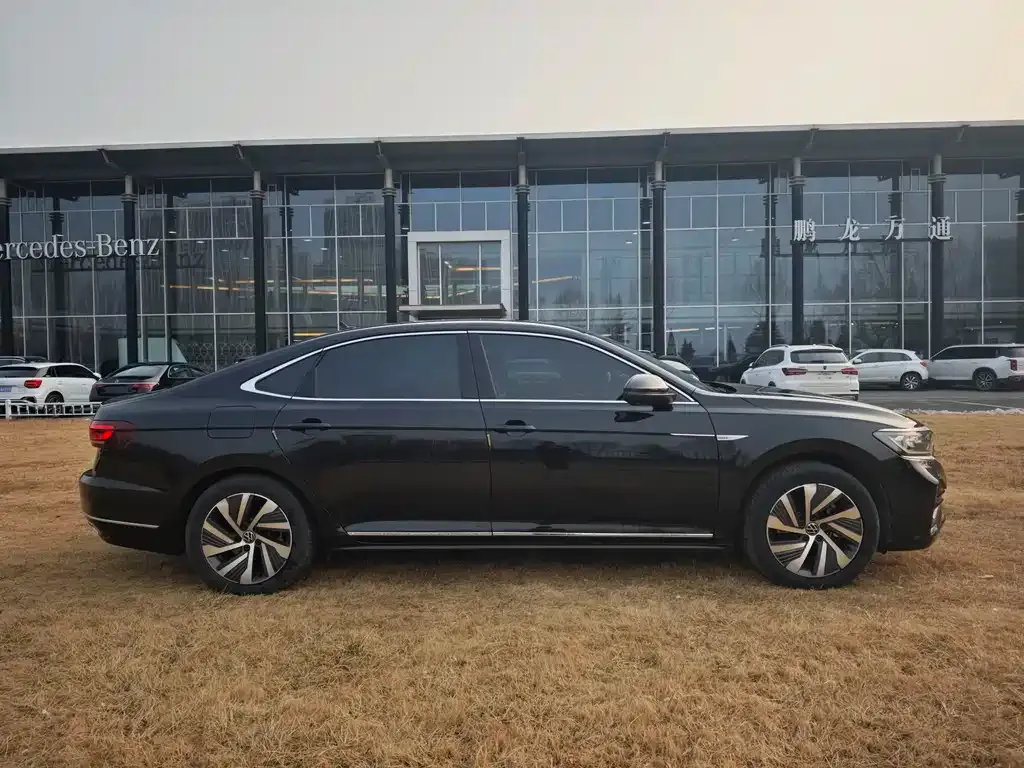 Volkswagen Passat New Energy — фото 2