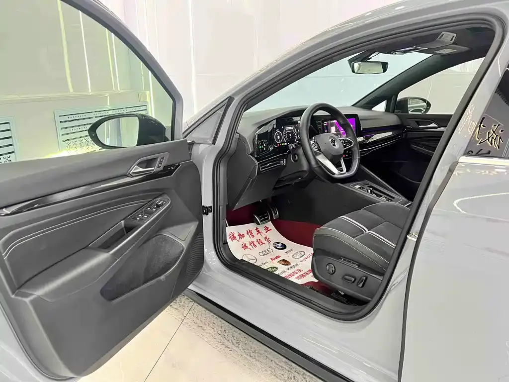 Volkswagen Golf 2023 из CN, фото 3