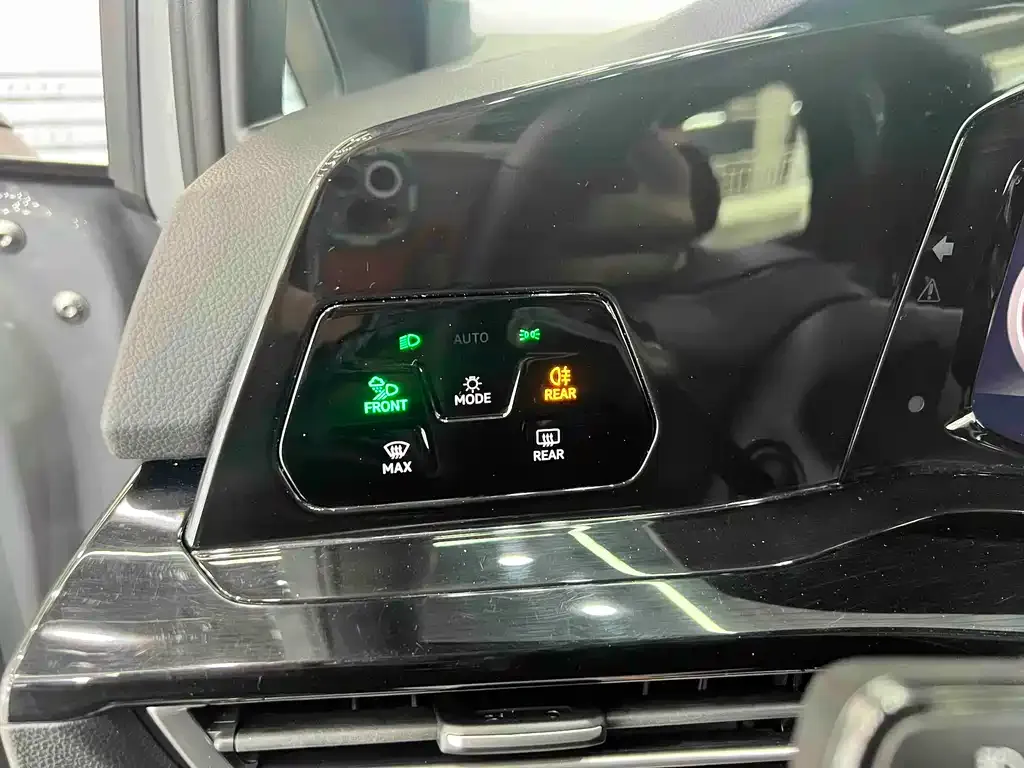 Volkswagen Golf 2023 из CN, фото 2