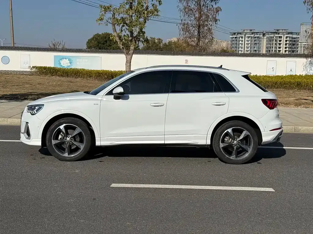 Audi Q3 2021 из CN, фото 9