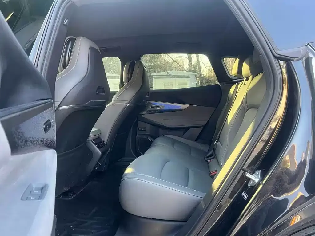 Lynk & Co 08 EM-P 2024 из CN, фото 2