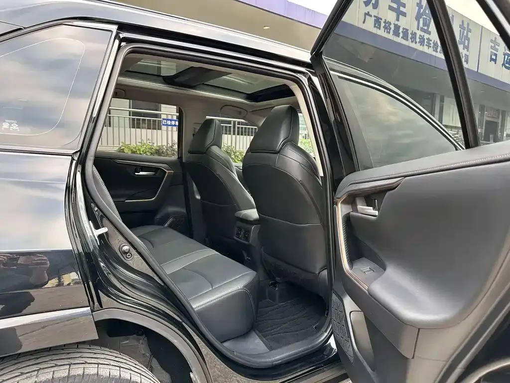 Toyota Wildlander 2025 из CN, фото 3