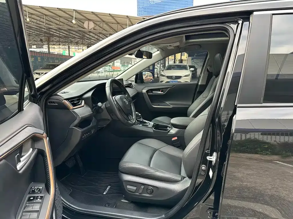 Toyota Wildlander 2025 из CN, фото 2