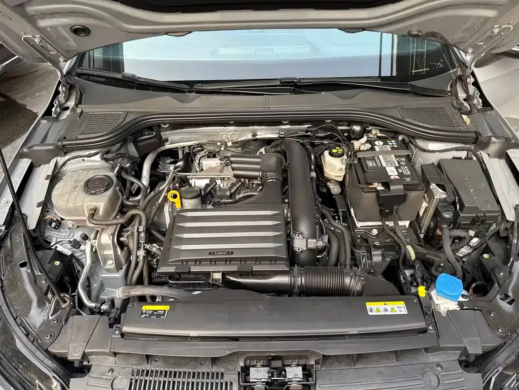 Volkswagen Golf 2024 из CN, фото 6