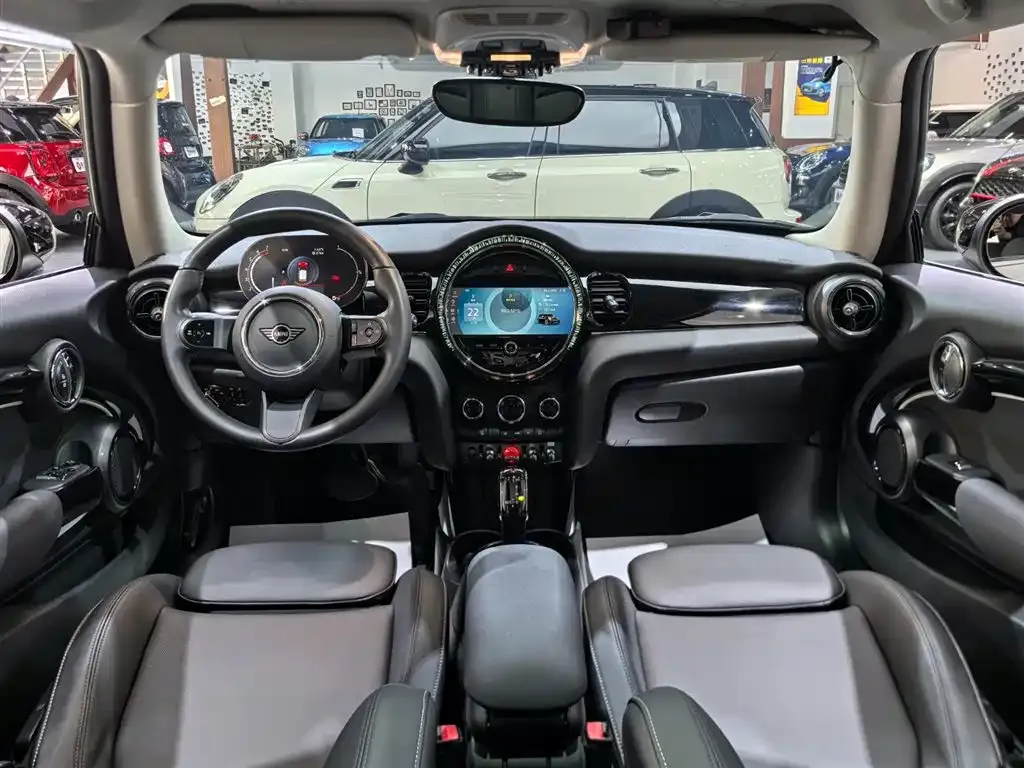 MINI Cooper (3-door) 2023 из CN, фото 2