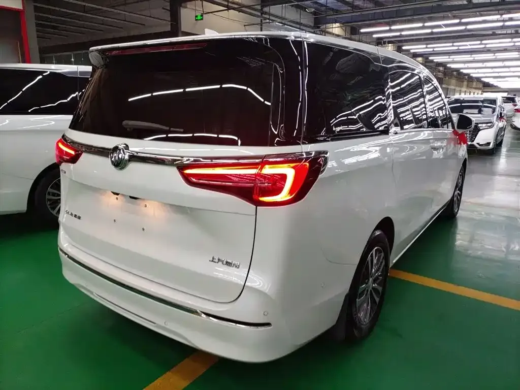 Buick GL8 2021 из CN, фото 2