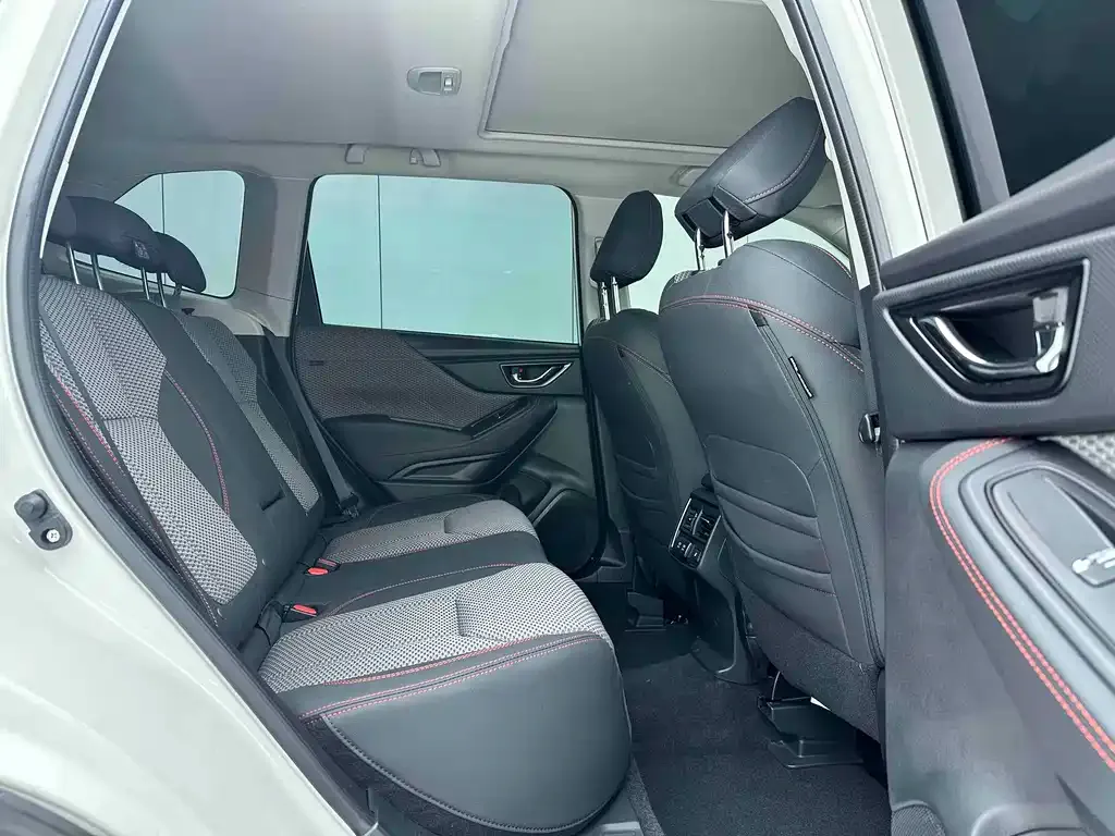 Subaru Forester 2022 из CN, фото 8