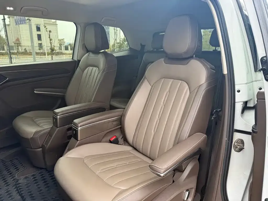Volkswagen Viloran 2023 из CN, фото 2