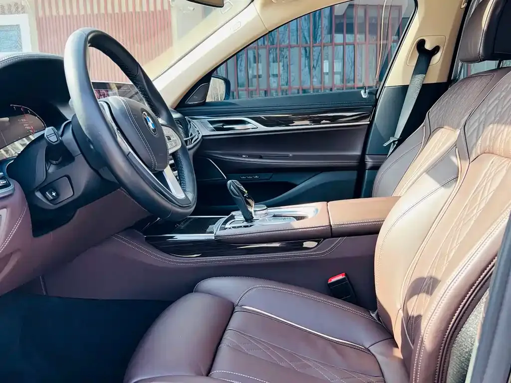 BMW 7 Series 2021 из CN, фото 4