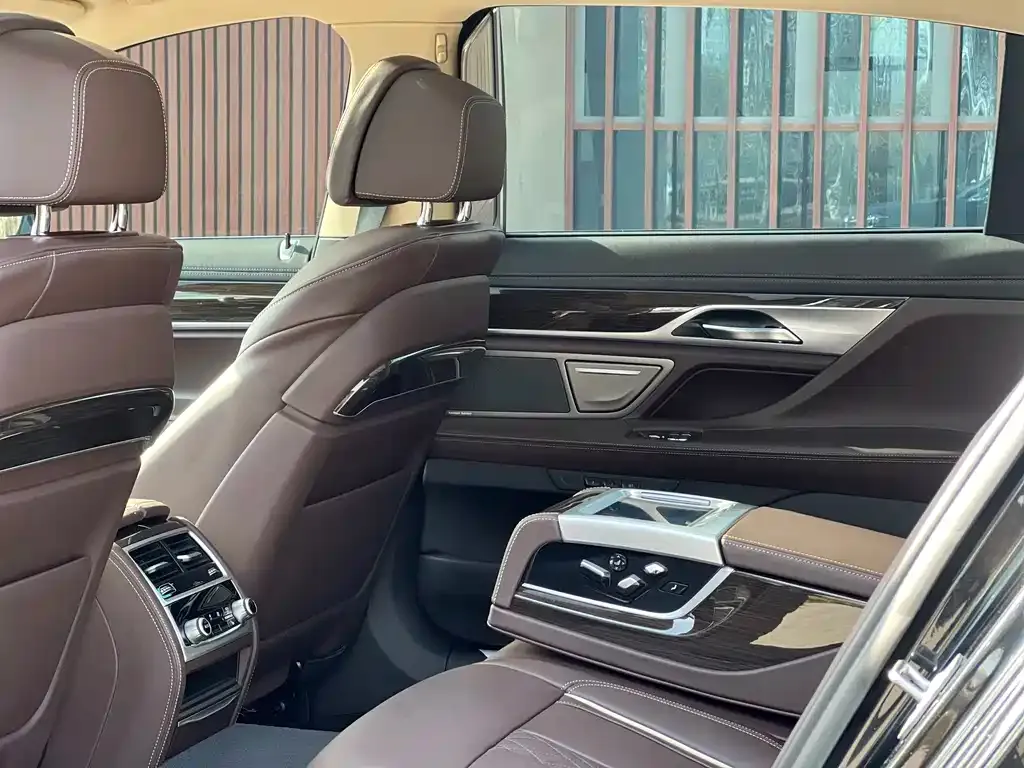 BMW 7 Series 2021 из CN, фото 3