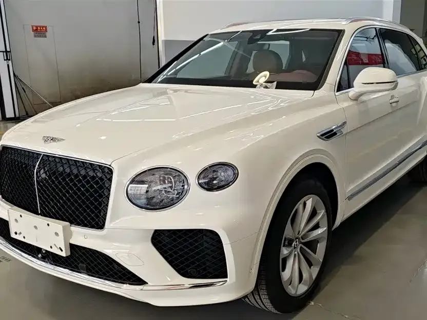 Bentley Bentayga — фото 1