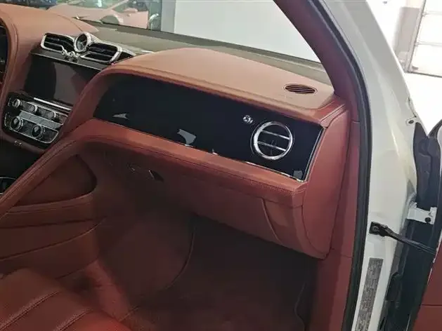 Bentley Bentayga — фото 10
