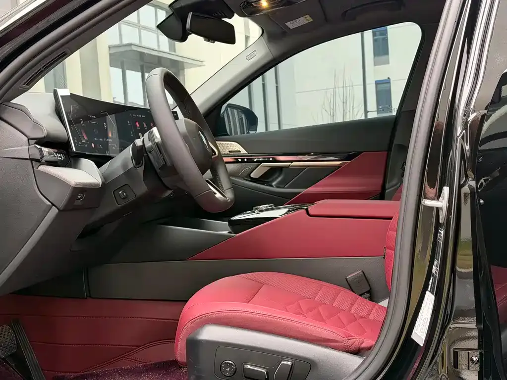 BMW 5 Series 2026 из CN, фото 7